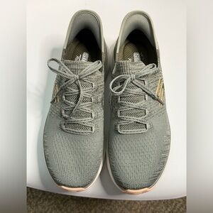 Skechers woman’s gray and pink Sneakers